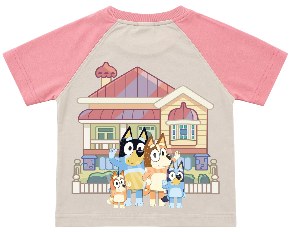 Bluey family home kids' T-shirt, raglan with pink sleeves, big print on the back